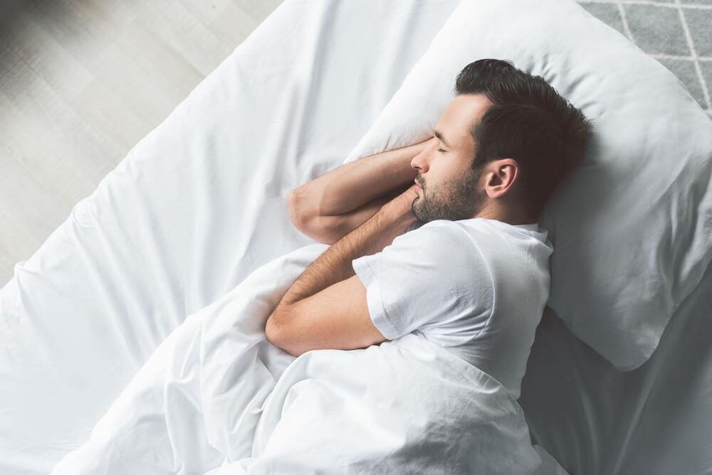 Creating a cool and calm bedroom when it’s hot outside Image